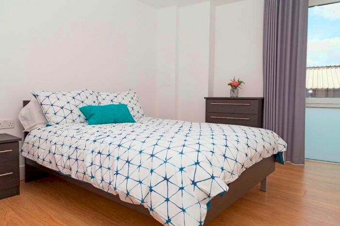 2 Bedroom Flat To Rent In Station Approach, Epsom, Surrey, London, KT19