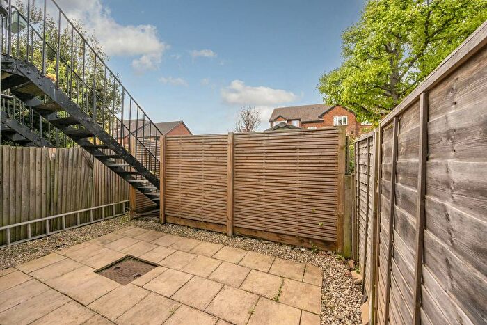 2 Bedroom Maisonette For Sale In Kimble Road, Colliers Wood, London, SW19