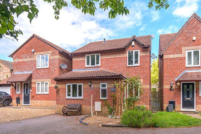 3 Bedroom Detached House For Sale In Wilton Road, Kettering, NN15