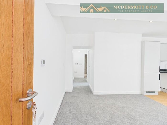 2 Bedroom Flat To Rent In Bradburys Lane, Greenfield, OL3