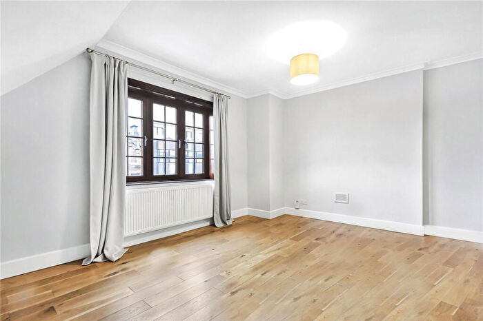 3 Bedroom Apartment To Rent In Mare Street, London, E8