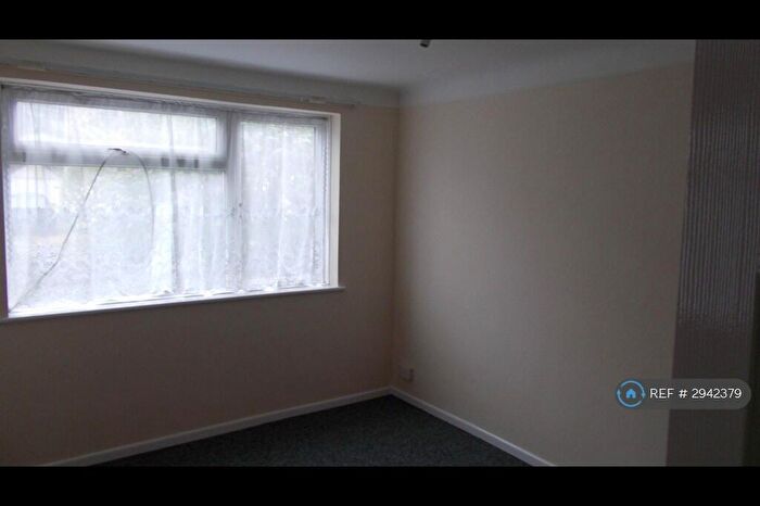 3 Bedroom Flat To Rent In Bournemouth, Bournemouth, BH10