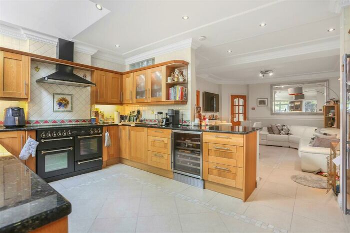 3 Bedroom Semi-Detached House To Rent In Windborough Road, Carshalton, SM5