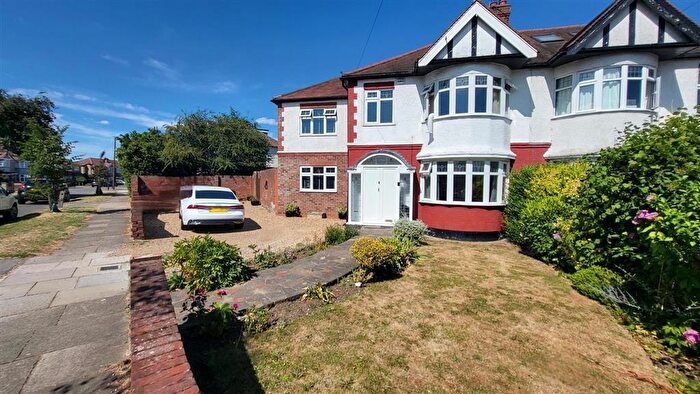 4 Bedroom Semi-Detached House To Rent In Connaught Avenue, Enfield, EN1