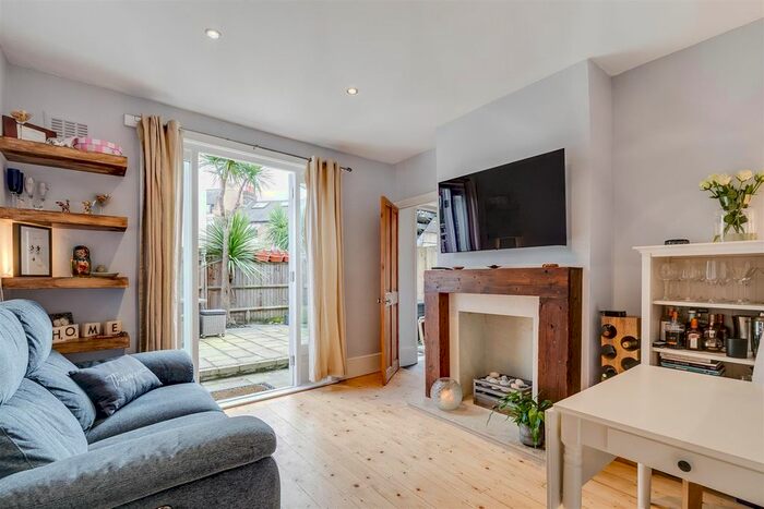 2 Bedroom Maisonette To Rent In Balvernie Grove, London, SW18