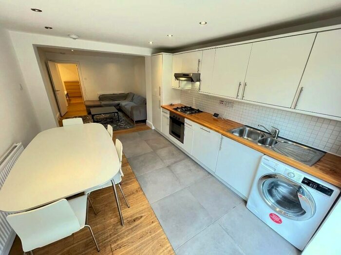 2 Bedroom Flat To Rent In Parkhurst Road, Islington, N7