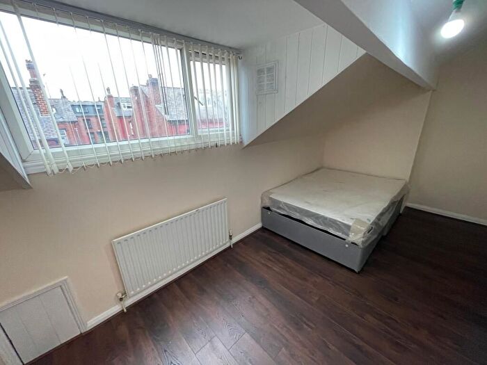2 Bedroom Semi-Detached House To Rent In Harold View, Leeds, LS6