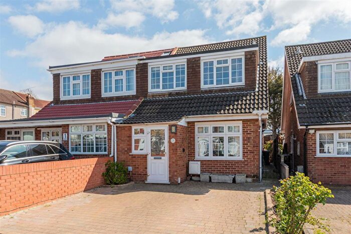 4 Bedroom Semi Detached House For Sale In Tryfan Close, Ilford, IG4