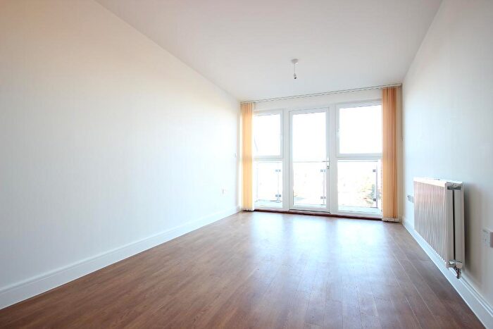 2 Bedroom Flat To Rent In Brunel House, Chancellor Way, Dagenham, Dagenham, RM8