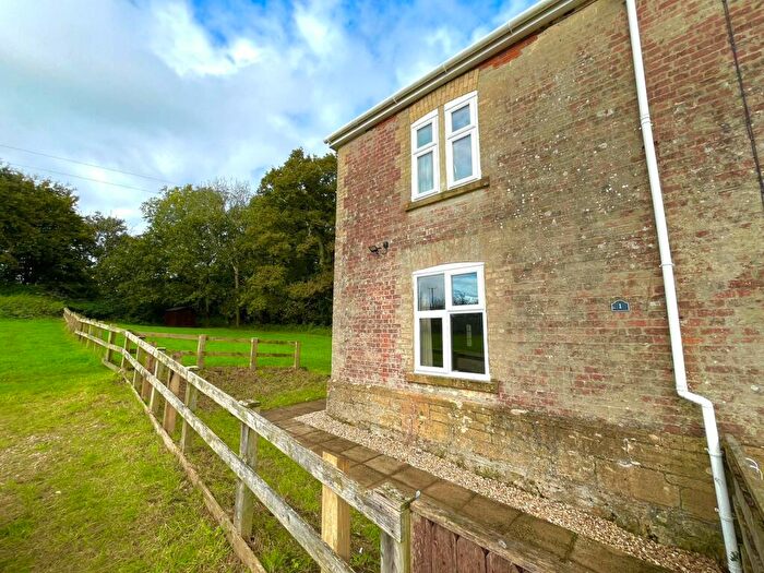 2 Bedroom Cottage To Rent In Newton Hill, Yeovil, BA20