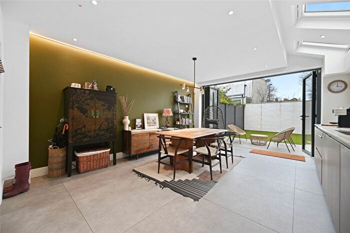 4 Bedroom Terraced House To Rent In Vespan Road, London, United Kingdom, W12