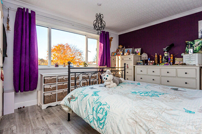 2 Bedroom Detached Bungalow For Sale In Hall Avenue, Rushden, NN10