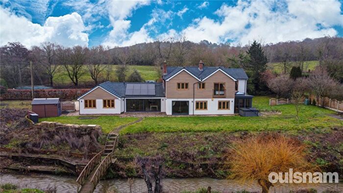 4 Bedroom Detached House For Sale In Redditch Road, Alvechurch, Birmingham, Worcestershire, B48