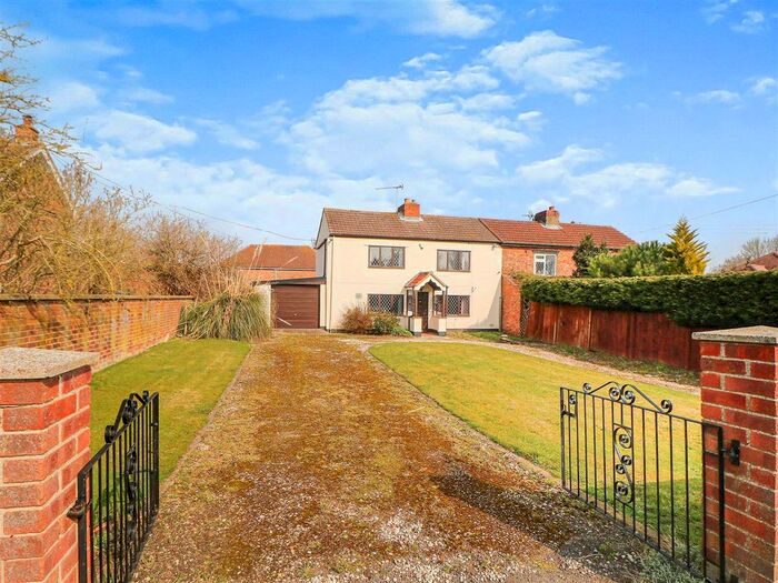 2 Bedroom Semi-Detached House To Rent In North Moor Road, Walkeringham, Doncaster, DN10