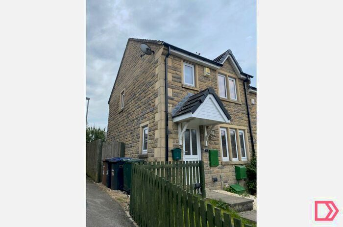 3 Bedroom End Of Terrace House To Rent In Berrington Way, Oakworth, Keighley, West Yorkshire, BD22