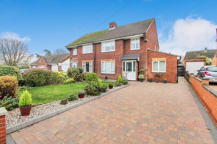 3 Bedroom Semi-Detached House To Rent In Putnoe Heights, Bedford, MK41