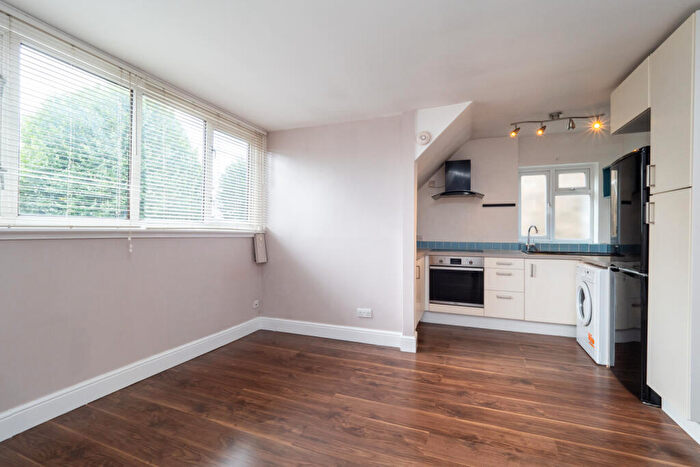 1 Bedroom Apartment To Rent In Sherwood Park Road, Sutton, SM1