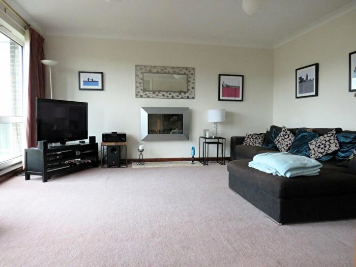 2 Bedroom Apartment For Sale In Shooters Hill, Pangbourne, Reading, Berkshire, RG8