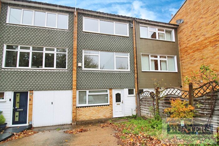 3 Bedroom Property For Sale In Cornell Close, Sidcup, DA14