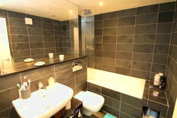 2 Bedroom Flat To Rent In Apex Close, Beckenham, BR3
