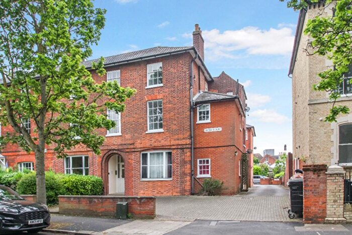 2 Bedroom Apartment To Rent In The Crescent, Bedford, Bedfordshire, MK40