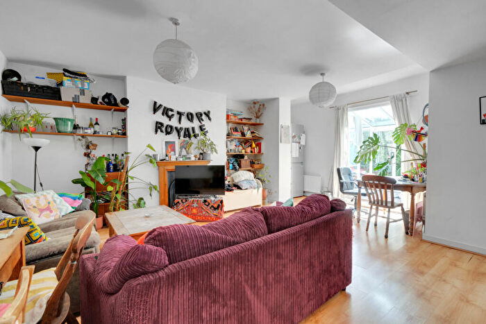 3 Bedroom Apartment To Rent In Grosvenor Avenue, London, Islington, N5