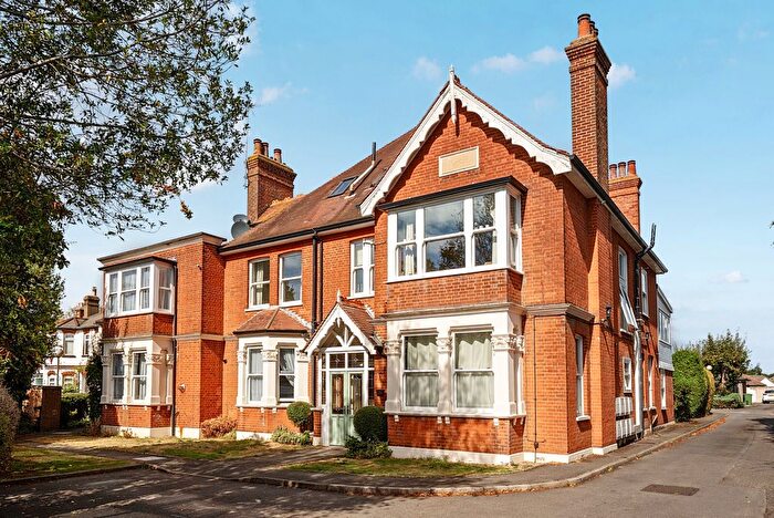 1 Bedroom Flat To Rent In Village Gate, - Laleham Road, Shepperton, TW17