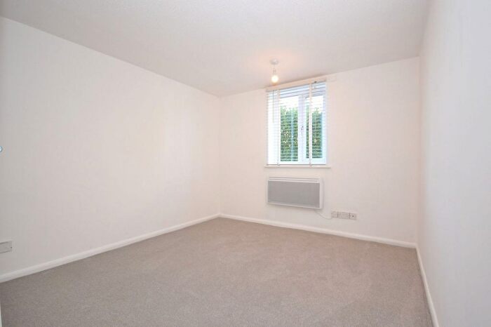 1 Bedroom Flat For Sale In Cheshire Close, Bognor Regis, PO21