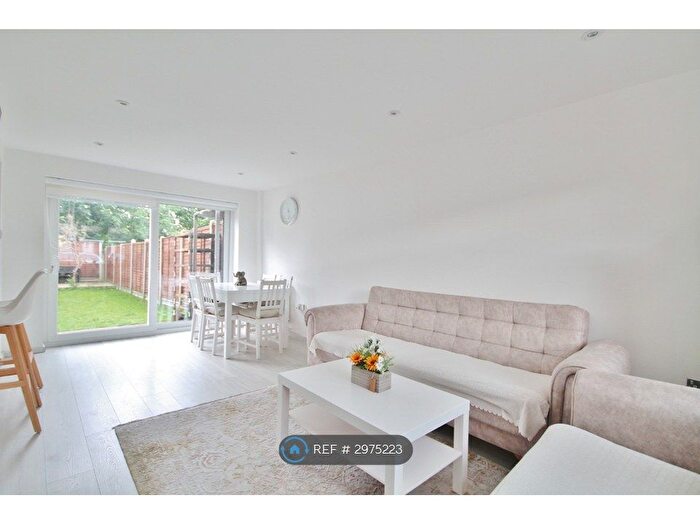 2 Bedroom Terraced House To Rent In Chadwell Avenue, Waltham Cross, EN8