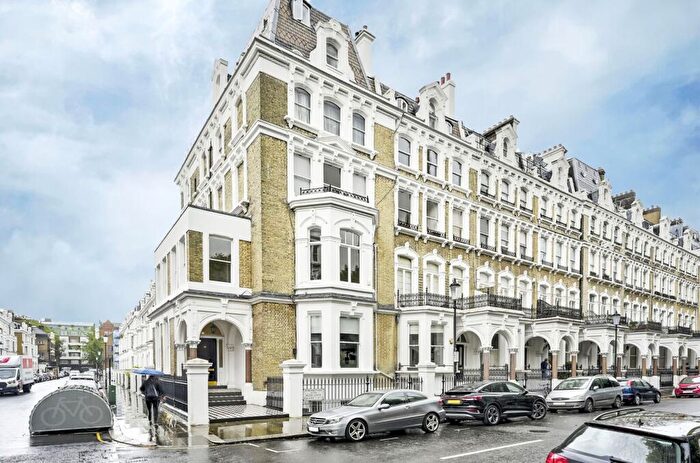 2 Bedroom Flat For Sale In Redcliffe Square, Chelsea, London, SW10