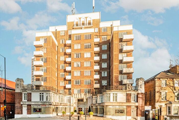 2 Bedroom Flat For Sale In Shepherds Bush Road, Hammersmith, W6