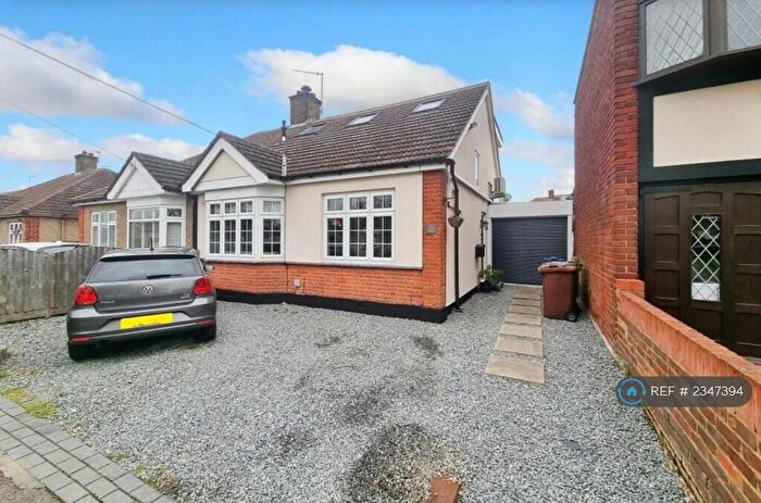 5 Bedroom Bungalow To Rent In Waverley Gardens, Grays, RM16