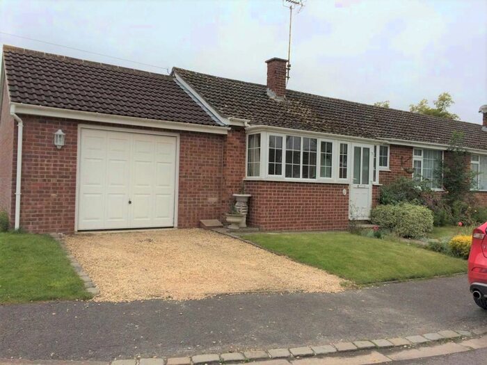 3 Bedroom Bungalow To Rent In Tubbs Farm Close, Lambourn, RG17