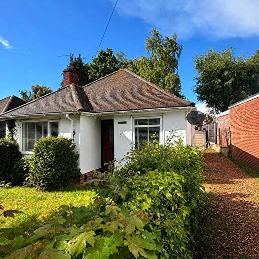 2 Bedroom Bungalow To Rent In Clockhouse Road, Farnborough, GU14