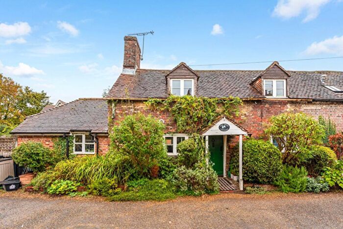 2 Bedroom End Of Terrace House For Sale In Bay Tree Yard, Alresford, SO24