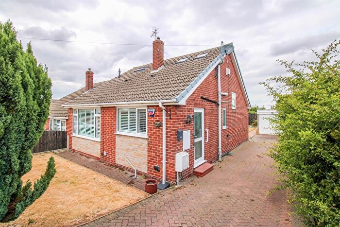 3 Bedroom Semi-detached Bungalow For Sale In Lincoln Crescent, South Elmsall, Pontefract, WF9