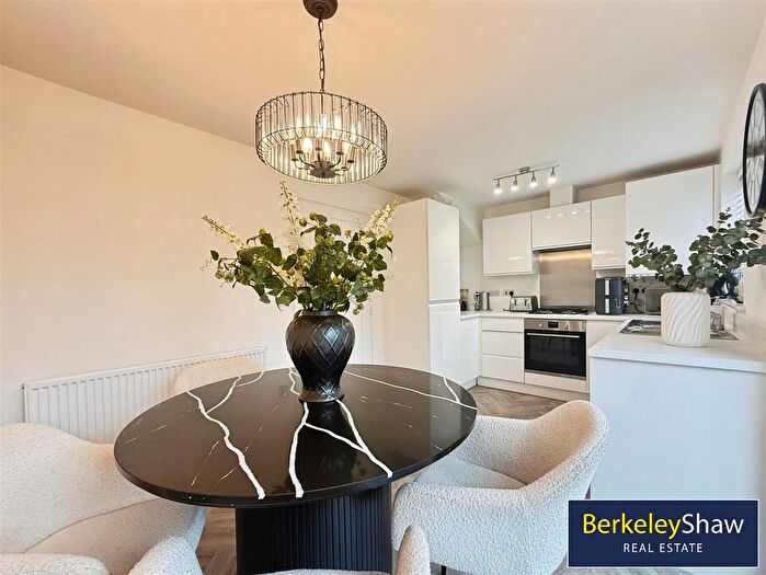 3 Bedroom Semi-detached House For Sale In Gadwall Close, Maghull, L31