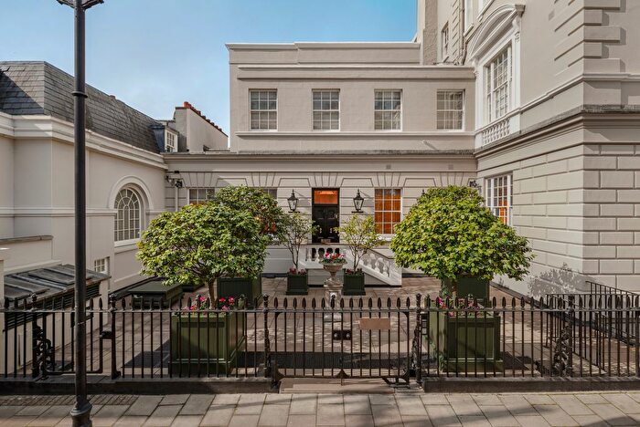 5 Bedroom Town House For Sale In Lowndes Place, London, SW1X