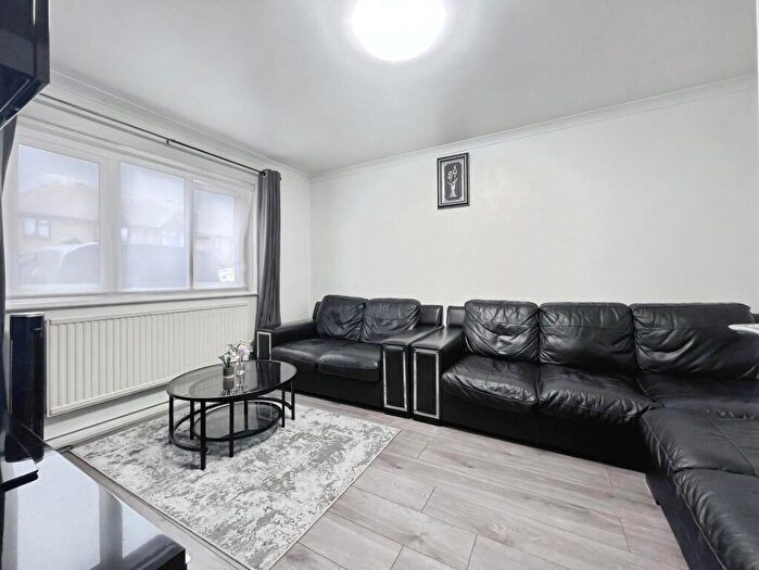 3 Bedroom Semi Detached House For Sale In Chargeable Street, London, E16