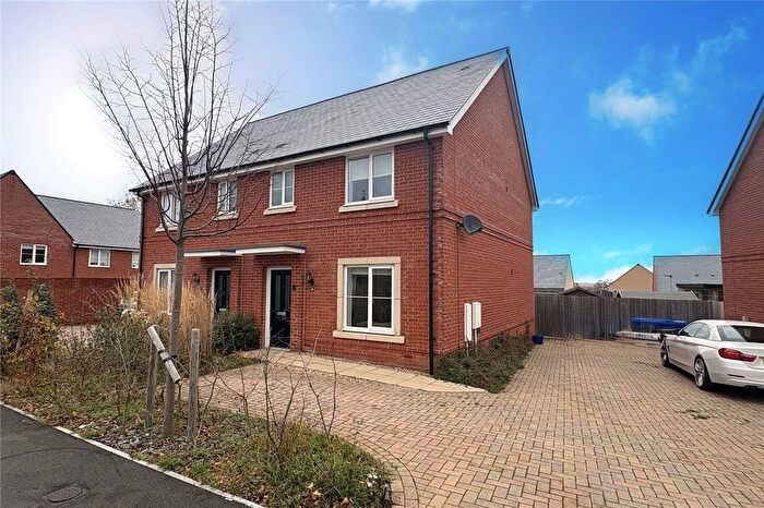 3 Bedroom Semi Detached House For Sale In Hope Grant's Road, Wellesley, Aldershot, Hampshire, GU11