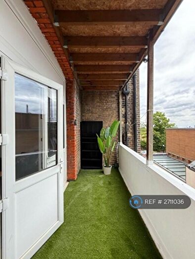 Studio To Rent In Mount View Road, London, N4