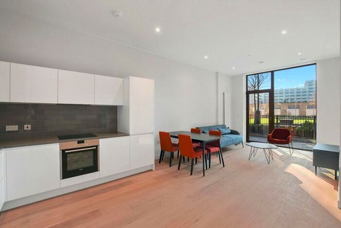 2 Bedroom Apartment To Rent In Shipwright Street, London, E16