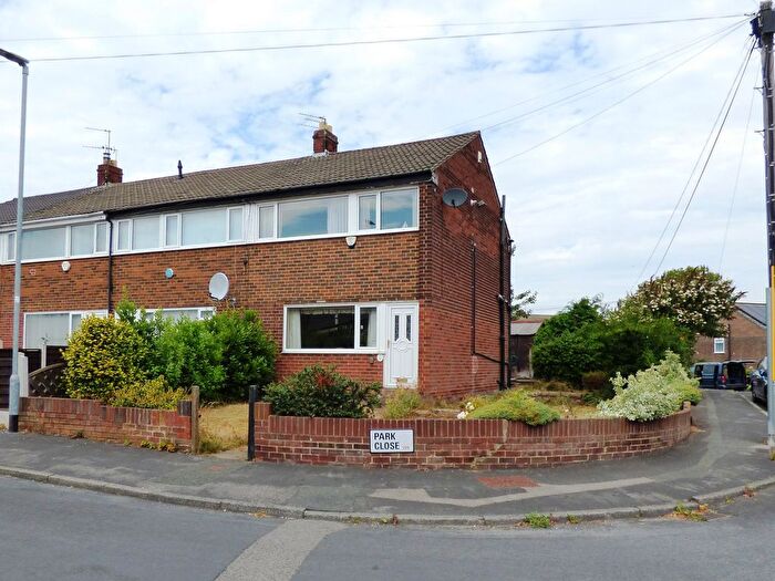 3 Bedroom End Of Terrace House For Sale In Park Close, Leeds, LS13