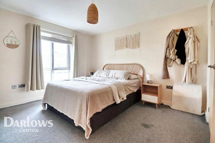 2 Bedroom Apartment For Sale In Overstone Court, Cardiff, CF10