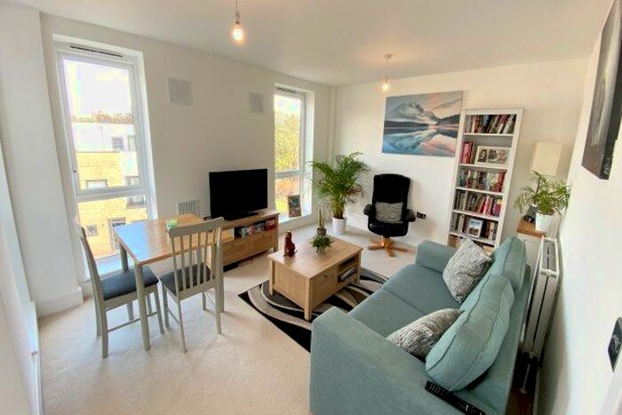 2 Bedroom Flat To Rent In Trevor Roper Close, Ilford IG1