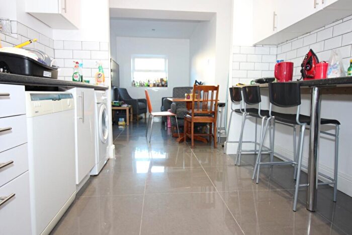 6 Bedroom Terraced House To Rent In Lisvane Street, Cathays, CF24