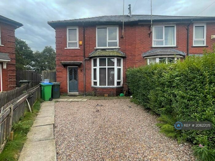 3 Bedroom Semi-Detached House To Rent In Further Pits, Rochdale, OL11