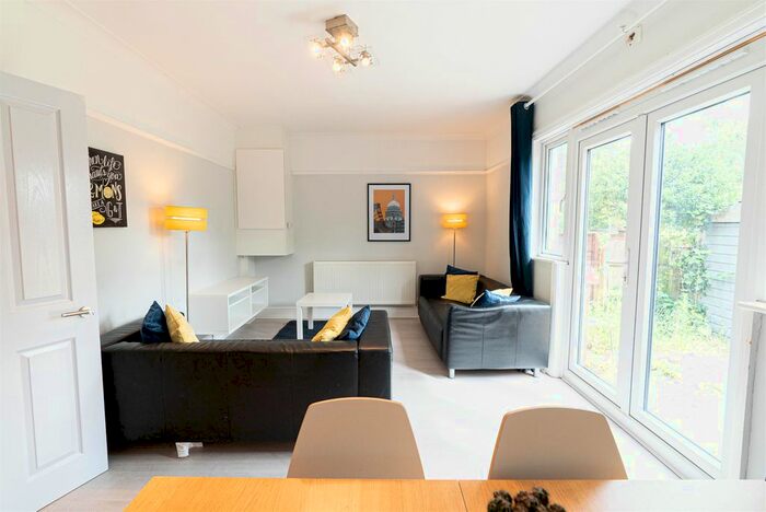 5 Bedroom Semi-Detached House To Rent In Granby Grove, Southampton, Hampshire SO17