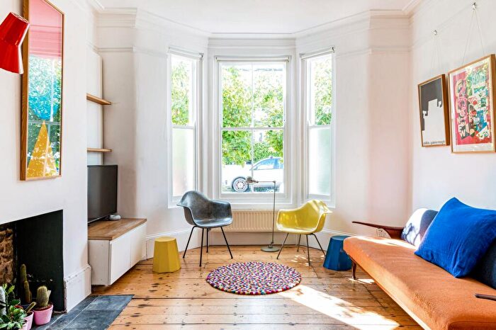 4 Bedroom Terraced House For Sale In Dynevor Road, Stoke Newington, N16