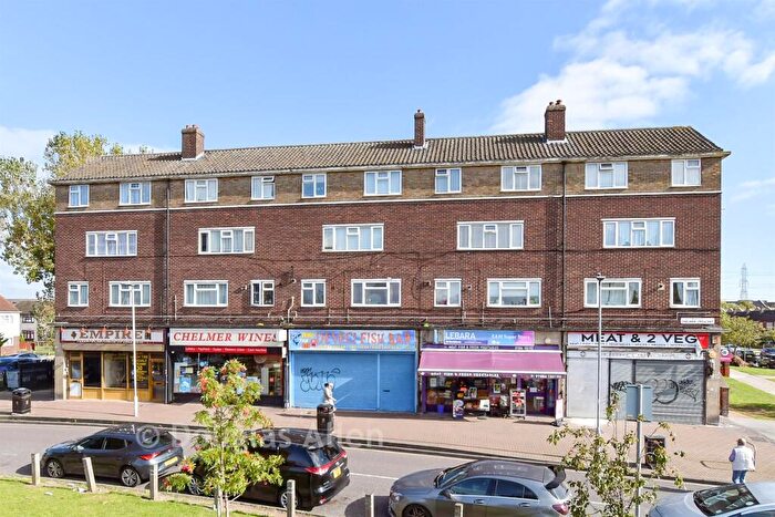 2 Bedroom Flat For Sale In Chelmer Crescent, Barking, Essex, IG11